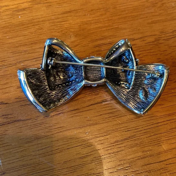 Heidi Daus, “Belle Beau” Enamel and Crystal Bow Brooch - Picture 6 of 7
